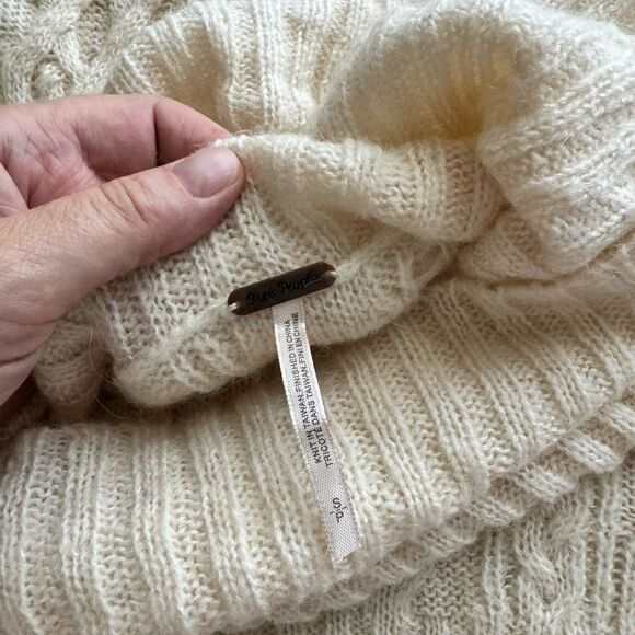 Free People Complex Cable Distressed Cowl
Neck Sweater Size Small - Picture 13 of 13